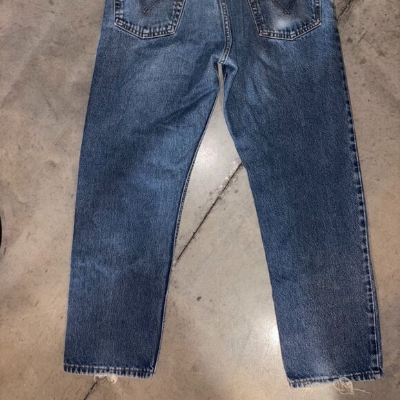 Vintage Levi's 505 Medium Wash Distressed Zipper Fly Jeans 34/30 - Picture 4 of 6
